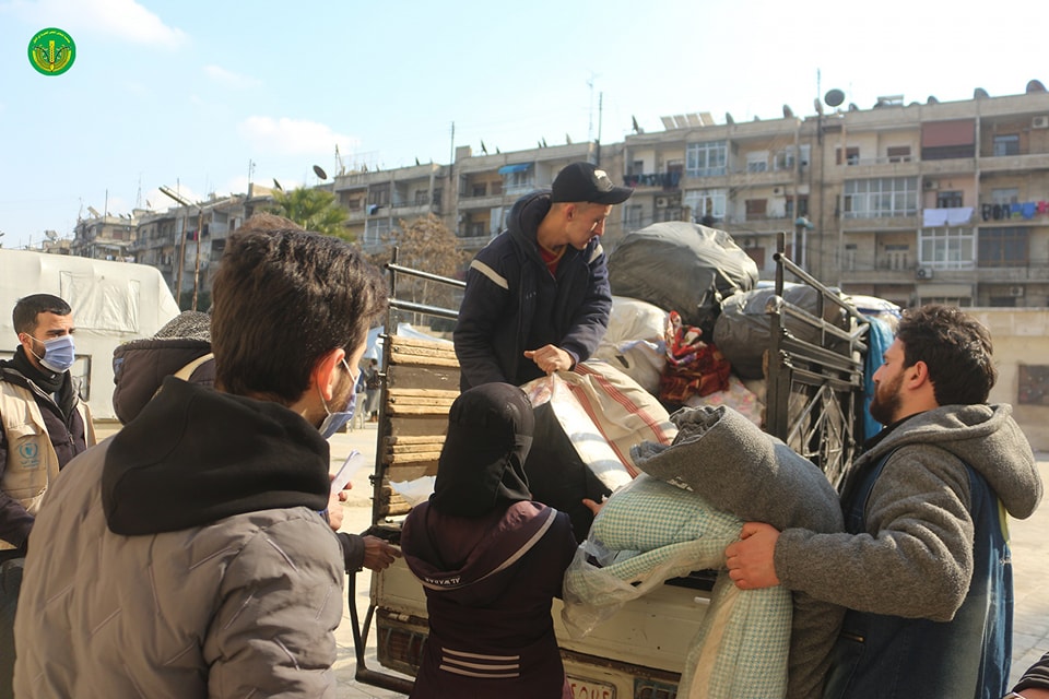 البدء في توزيع المساعدات الطارئة على أهلنا المتضررين من الزالزل